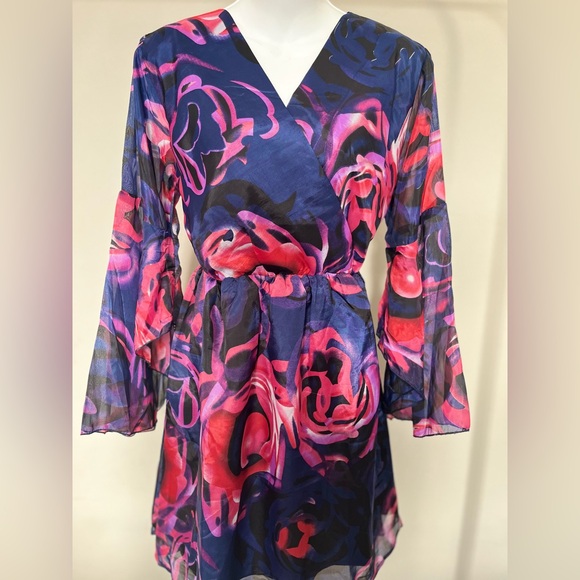 Elegant and sensuous Midi dress - Picture 1 of 10